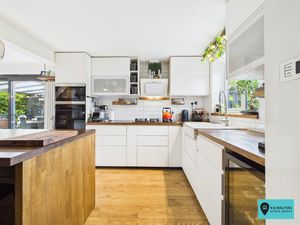 Kitchen- click for photo gallery